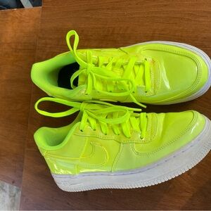Green Sporty Low-Top Sneakers with White Sole